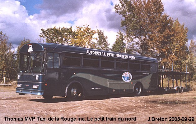 BUS/AUTOBUS: Thomas MPV 2001 Taxi Rouge