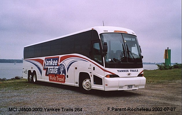 BUS/AUTOBUS: MCI J4500 2002 Yankee Trail